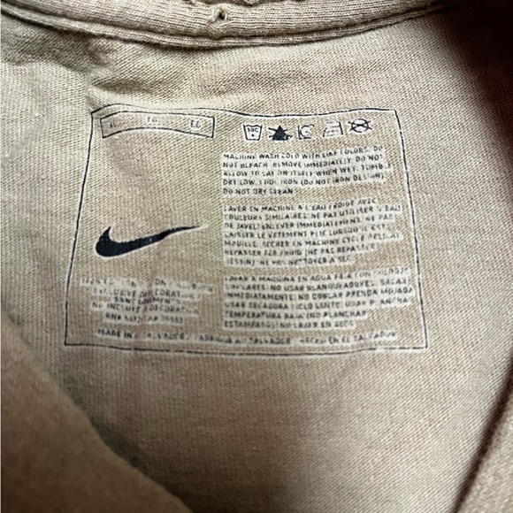 Nike Men's‎ Beige Short Sleeve Tee - Picture 3 of 3